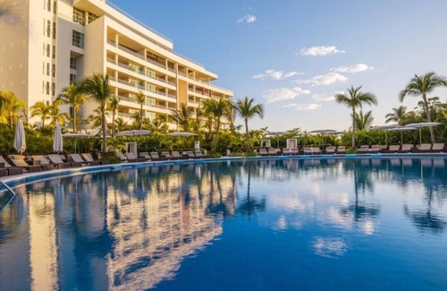 Isla Iguana Resort | 5 star Diamond Private Residence Club