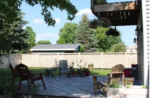 Neenah House | 5 star EAA rental !