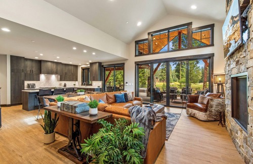 Cle Elum House | 5 Star Fairway Luxury + Seasonal Surprise