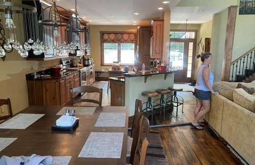 Swanton House | 5 Star GORGEOUS Deep Creek Lake Home on Lake