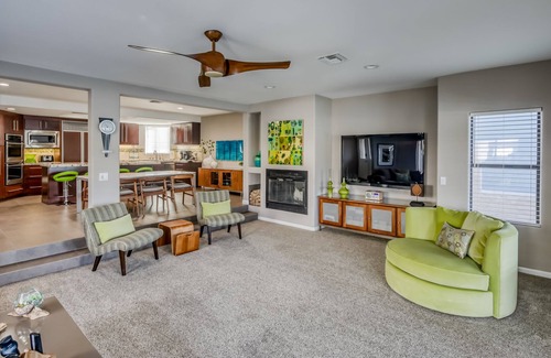 Cienega Springs House | 5 Star GORGEOUS RIVER FRONT HOME RIGHT ON THE WATER WITH DOCK! Parker Strip.