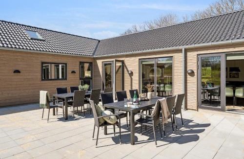 Mommark Strand House | 5 star holiday home in Sydals
