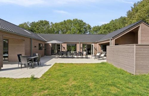 Mommark Strand House | 5 star holiday home in Sydals
