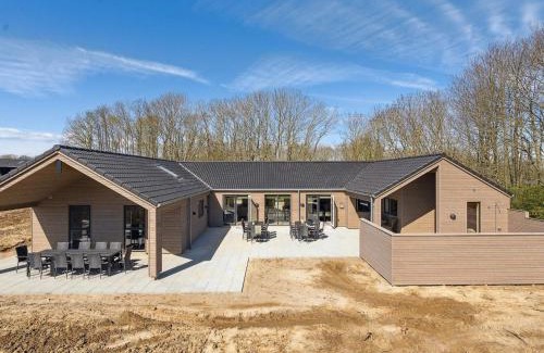 Mommark Strand House | 5 star holiday home in Sydals