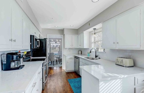 Northwest Dallas House | 5 STAR House - Chic Mid-Century Modern Luxury Home