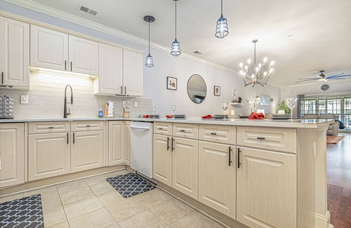Central Myrtle Beach Condo | 5 Star * Luxurious Condo In Myrtle Beach