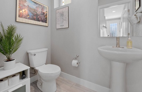 Jefferson Park House | ★★★★★ 5 Star, Private Room, Rooftop Deck, Massage Chair