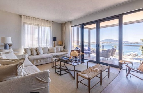 Bodrum City Center Resort | 5 Star Resort 4+1 Flat with Private Beach