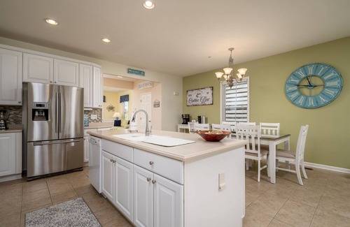 Sunset Island House | 5-Star*Sunset Island Townhouse, close to POOLS, Beach Chairs, FREE Linens/Towels
