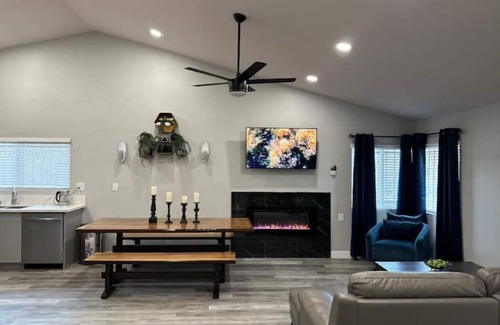 Spring Valley House | 5 star two bedroom rental