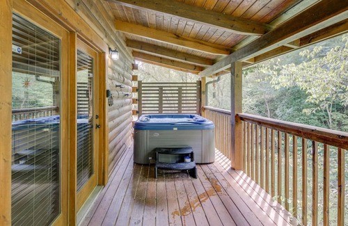 Sevierville Apartment | 5-star w Pool Cozy Secluded Newly-renovated