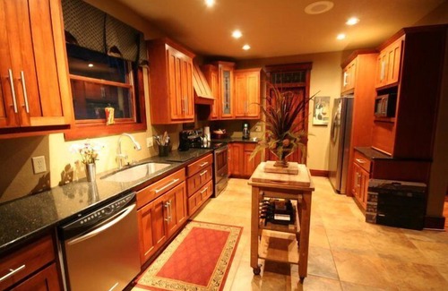 Hiawassee House | 5 STARS! VIEWS! Long Range Views! Luxury but Rustic Mountain Home! @ 2700 ft!