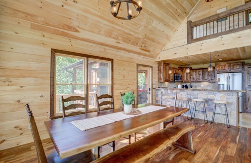 Morganton Cabin | 5⋆ View/Hot tub/Pool Table/Arcades/Bar