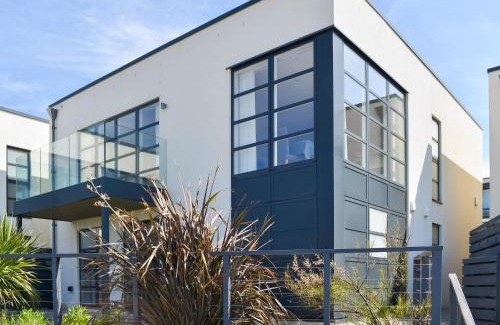 Holywell House | 50 Degrees West