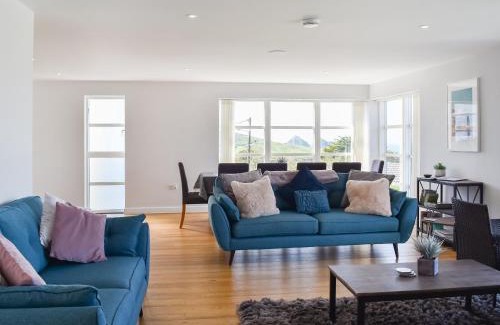 Holywell House | 50 Degrees West