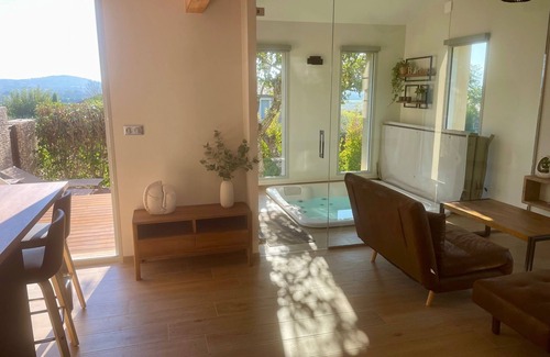 Gordes House | 50 m² house with indoor jacuzzi.