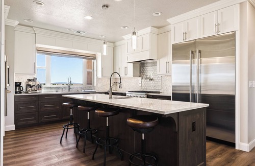 Fredonia House | 50 miles from Zions Park/Desert Oasis with hot-tub