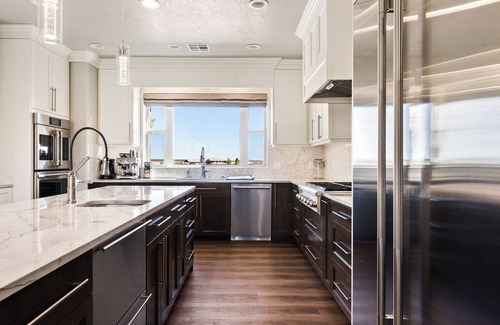 Fredonia House | 50 miles from Zions Park/Desert Oasis with hot-tub