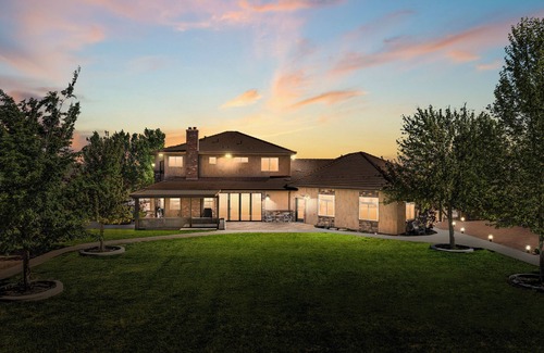 Fredonia House | 50 miles from Zions Park/Desert Oasis with hot-tub