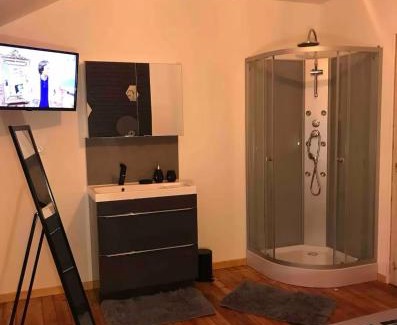 Saint-Dizier House | 50 Nuances de Gris - Chambre privée dans une maison disposant de 4 autres chambres