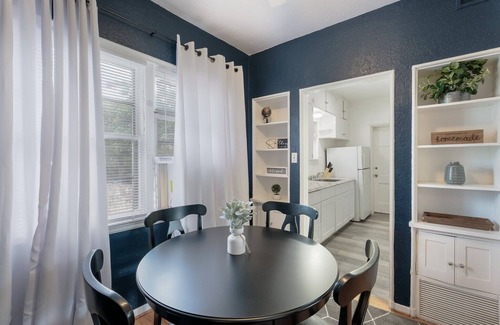 Monticello Park Apartment | 50% off- Free Parking-Equipped kitchen-Central San Antonio- Monthly Rental