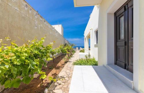Gournai House | 50 steps from the sea.