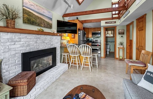 East Sandwich Cottage | 50 yards from East Sandwich Beach!
