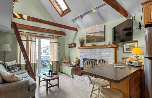 East Sandwich Cottage | 50 yards from East Sandwich Beach!