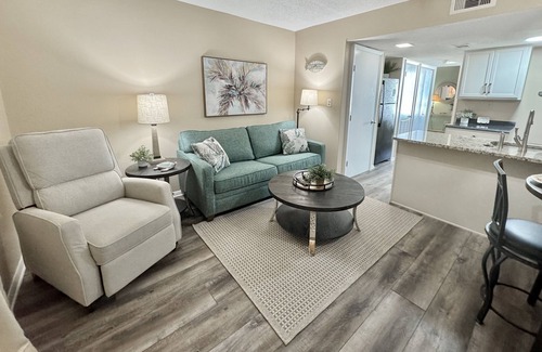 Gulf Shores Condo | 501"B" Sunsets & Palm Trees -Great Fall Rates!