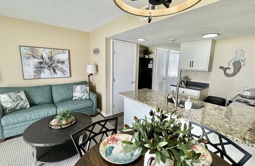 Gulf Shores Condo | 501"B" Sunsets & Palm Trees -Great Fall Rates!