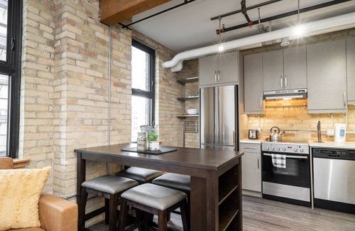 Exchange District Condo | (507) Exchange District Warm Entire 1 BR 1BATH Loft + Fast WiFi (139)