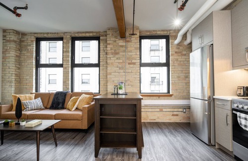 Exchange District Condo | (507) Exchange District Warm Entire 1 BR 1BATH Loft + Fast WiFi (139)