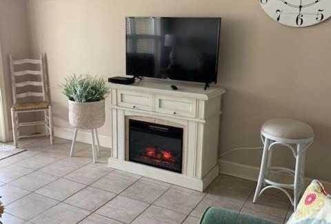 North Forest Beach House | 507 North Shore Walk to Beach Steps from Restaurants and Shops Sleeps 6 North Forest Beach