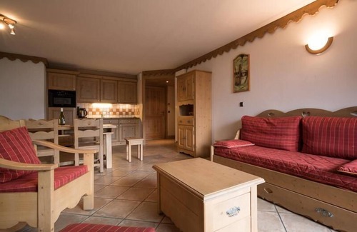 Les Belleville Apartment | 50m from ski slopes, 3rd floor, view ski slopes, fitness, swimming pool, sauna, hammam, balcony, tv