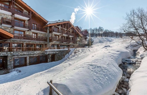 Les Belleville Apartment | 50m from ski slopes, 2nd floor, view ski slopes, fitness, swimming pool, sauna, hammam, balcony, tv