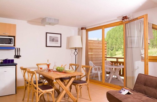 Les Orres Apartment | 50m from shops, swimming pool, balcony, 60-70m², Les Orres