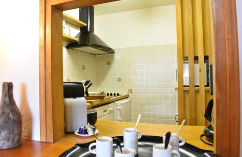 Meribel Centre Apartment | 50m from ski slopes, 3rd floor, fireplace or stove, tv, ski locker, 44m², Méribel