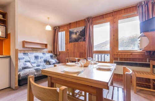 Montchavin Apartment | 50m from ski slopes, 1st floor, view mountain, balcony, tv, ski locker, 30m², Montchavin La Plagne