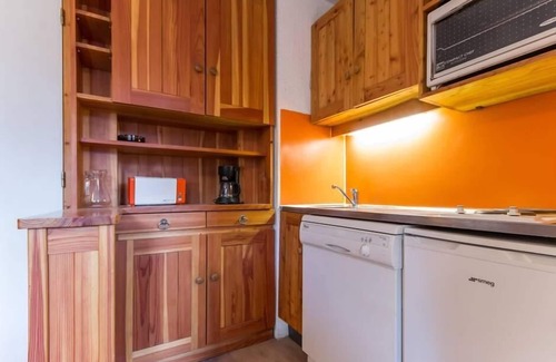 Montchavin Apartment | 50m from ski slopes, 1st floor, view mountain, balcony, tv, ski locker, 30m², Montchavin La Plagne
