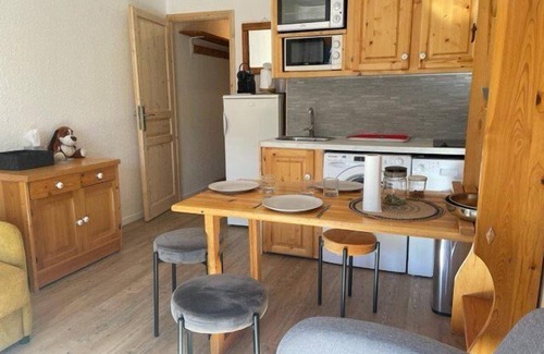 Risoul Apartment | 50m from ski slopes, 4th floor, view ski slopes, balcony, tv, 25m², Risoul