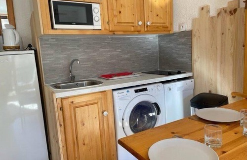 Risoul Apartment | 50m from ski slopes, 4th floor, view ski slopes, balcony, tv, 25m², Risoul