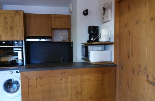 Arc-1600 Apartment | 50m from ski slopes, 5th floor, view valley, balcony, parking, tv, ski locker, 63m², Les Arcs