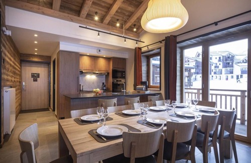 Lanslevillard Apartment | 50m from ski slopes, fitness, swimming pool, sauna, hammam, balcony, fireplace or stove, tv