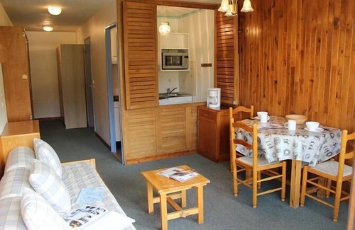 Val-Thorens Apartment | 50m from ski slopes, floor -1, view ski slopes, balcony, tv, 24m², Val Thorens