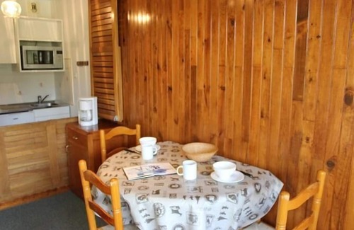 Val-Thorens Apartment | 50m from ski slopes, floor -1, view ski slopes, balcony, tv, 24m², Val Thorens