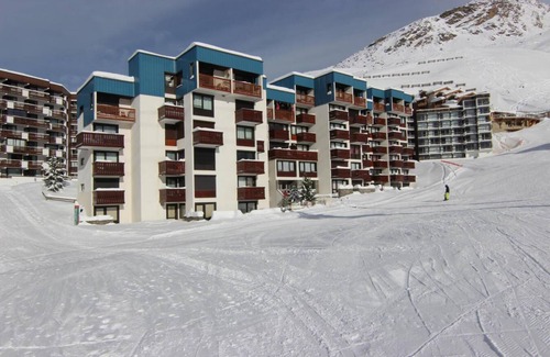 Val-Thorens Apartment | 50m from ski slopes, 1st floor, balcony, tv, ski locker, 23m², Val Thorens