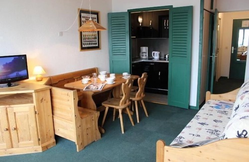 Val-Thorens Apartment | 50m from ski slopes, 6th floor, balcony, tv, ski locker, 24m², Val Thorens