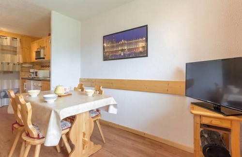 Montchavin Apartment | 50m from ski slopes, Ground floor, view mountain, balcony, tv, ski locker, 27m²