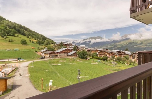 Montchavin Apartment | 50m from ski slopes, Ground floor, view mountain, balcony, tv, ski locker, 27m²