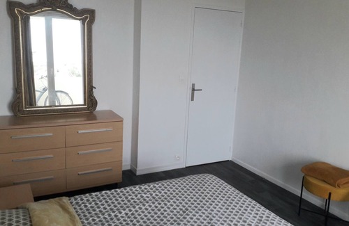 Quartier Branville Apartment | 50m2 quiet top floor apartment near Zénith and Expo park